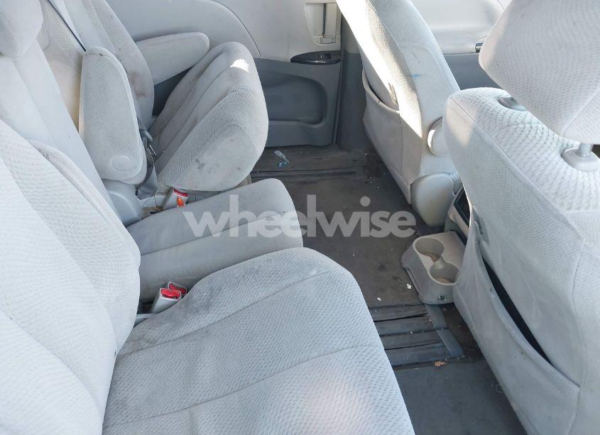 Photo 8 of 2011 Toyota Sienna LE V6 (VIN 5TDKK3DCXBS150481)