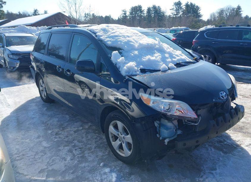 2011 Toyota Sienna LE V6 (VIN 5TDKK3DCXBS166180) main photo