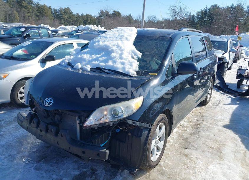 Photo 2 of 2011 Toyota Sienna LE V6 (VIN 5TDKK3DCXBS166180)
