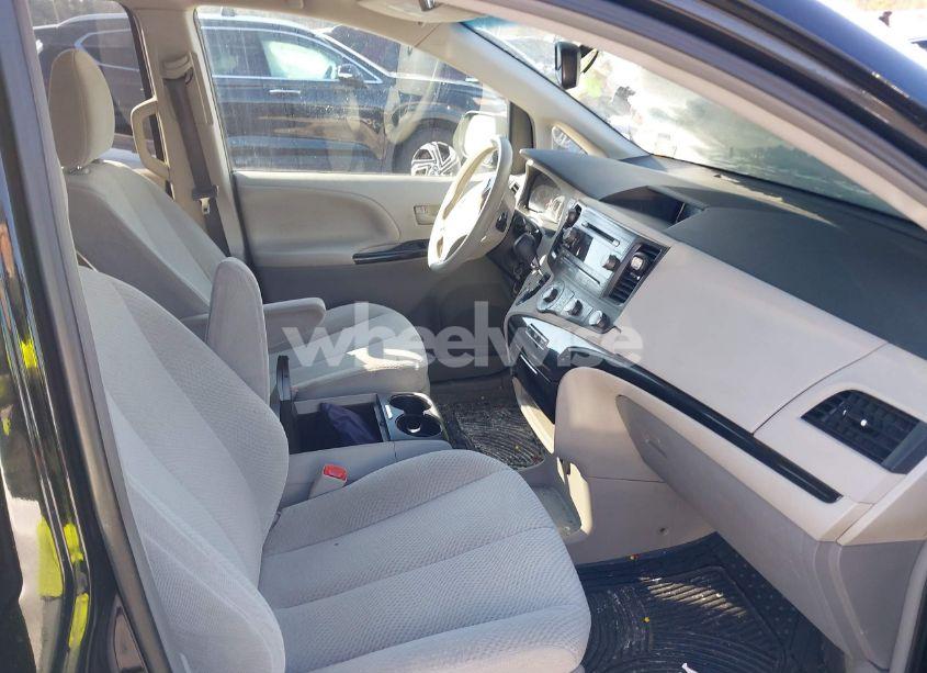 Photo 5 of 2011 Toyota Sienna LE V6 (VIN 5TDKK3DCXBS166180)