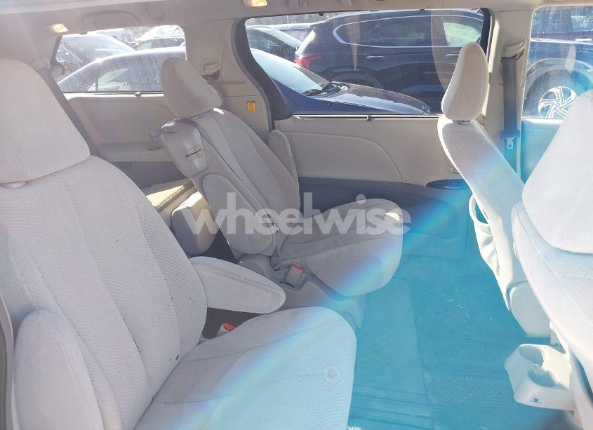 Photo 8 of 2011 Toyota Sienna LE V6 (VIN 5TDKK3DCXBS166180)