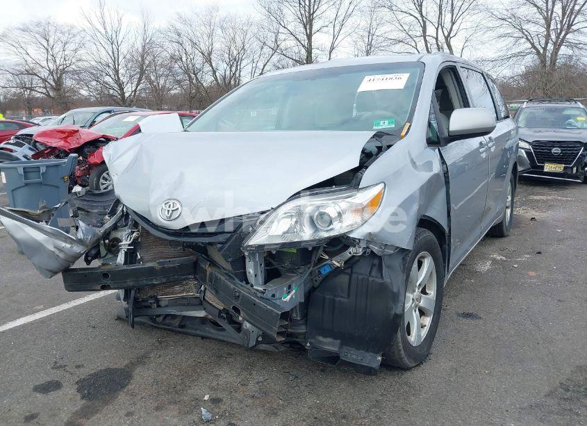 Photo 2 of 2012 Toyota Sienna LE V6 8 PASSENGER (VIN 5TDKK3DCXCS187273)