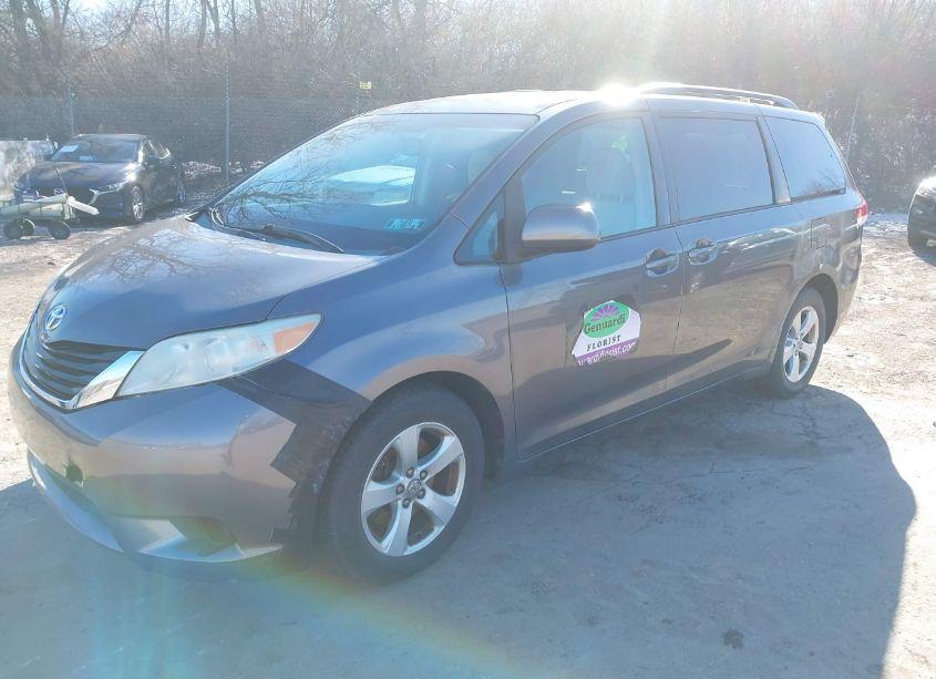 Photo 2 of 2012 Toyota Sienna LE V6 8 PASSENGER (VIN 5TDKK3DCXCS199391)