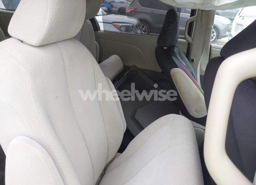 Photo 8 of 2012 Toyota Sienna LE V6 8 PASSENGER (VIN 5TDKK3DCXCS240148)