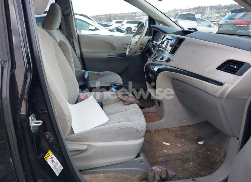 Photo 5 of 2012 Toyota Sienna LE V6 8 PASSENGER (VIN 5TDKK3DCXCS259010)