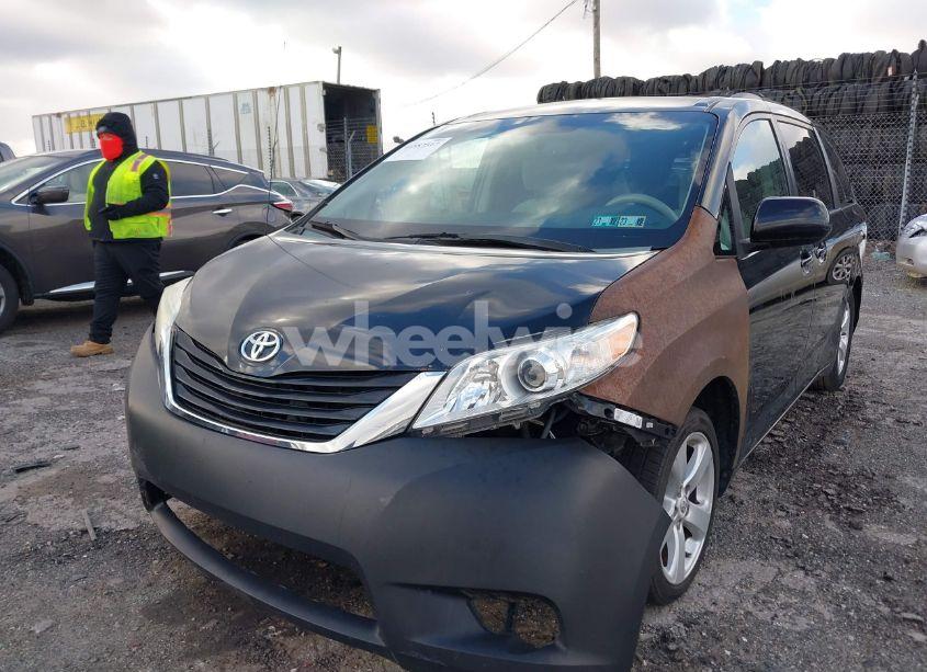 Photo 6 of 2012 Toyota Sienna LE V6 8 PASSENGER (VIN 5TDKK3DCXCS259010)