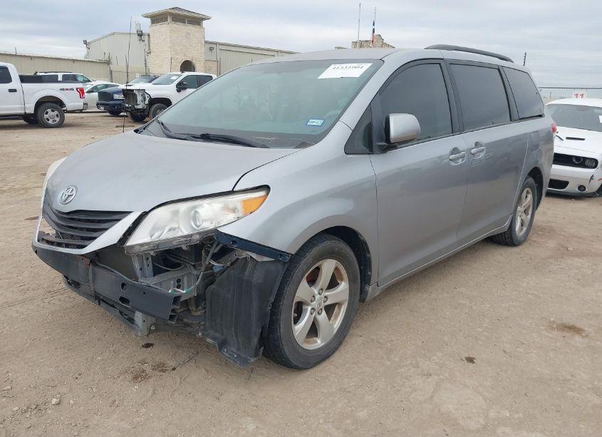 Photo 2 of 2012 Toyota Sienna LE V6 8 PASSENGER (VIN 5TDKK3DCXCS266359)