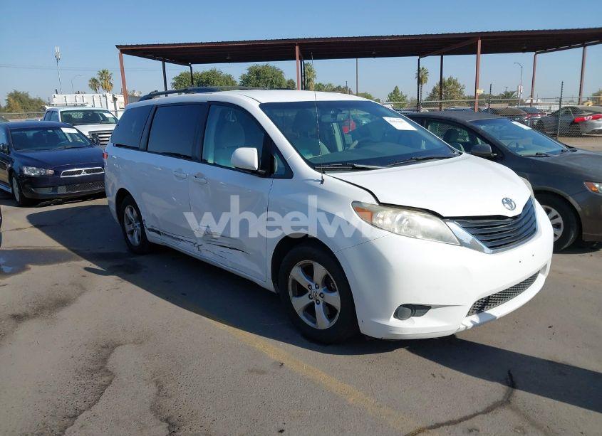 2013 Toyota Sienna LE V6 8 PASSENGER (VIN 5TDKK3DCXDS299086) main photo