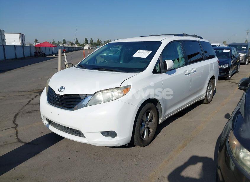 Photo 2 of 2013 Toyota Sienna LE V6 8 PASSENGER (VIN 5TDKK3DCXDS299086)