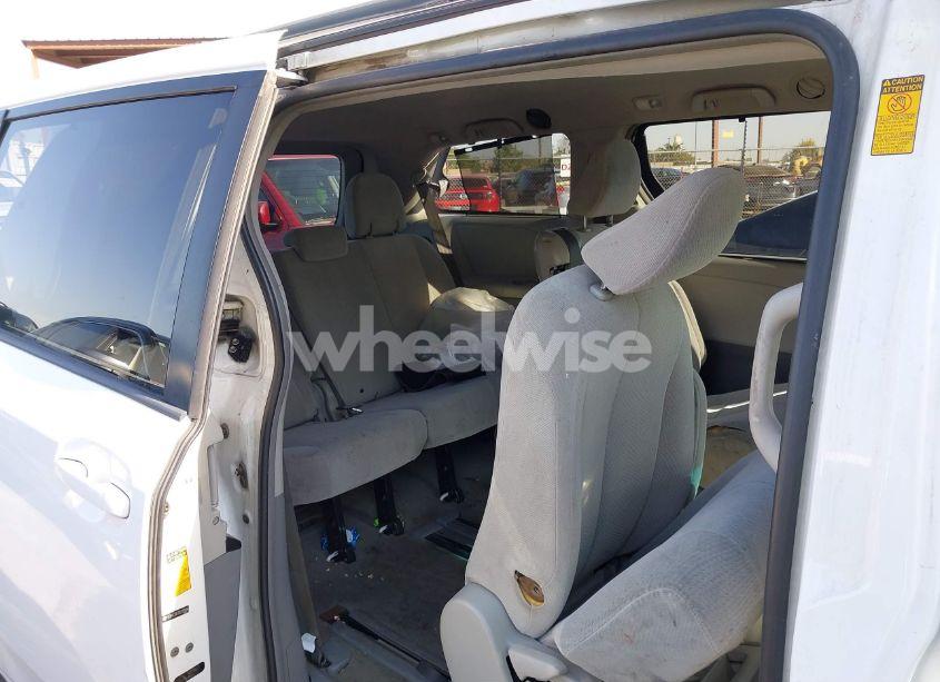 Photo 8 of 2013 Toyota Sienna LE V6 8 PASSENGER (VIN 5TDKK3DCXDS299086)