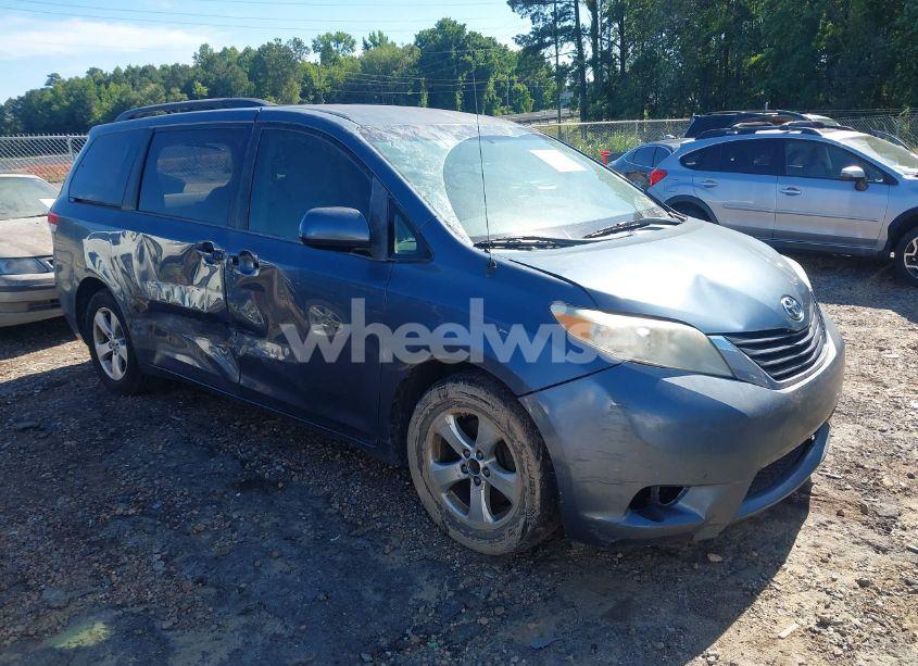 2013 Toyota Sienna LE V6 8 PASSENGER (VIN 5TDKK3DCXDS350005) main photo