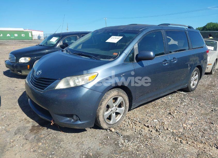 Photo 2 of 2013 Toyota Sienna LE V6 8 PASSENGER (VIN 5TDKK3DCXDS350005)