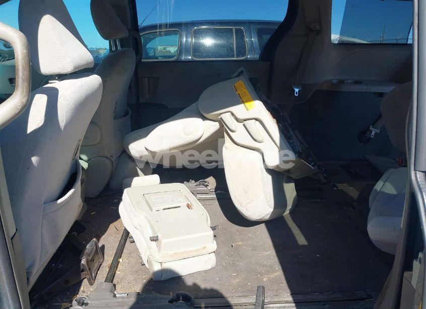 Photo 8 of 2013 Toyota Sienna LE V6 8 PASSENGER (VIN 5TDKK3DCXDS350005)