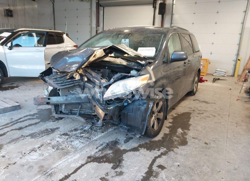 Photo 2 of 2013 Toyota Sienna LE V6 8 PASSENGER (VIN 5TDKK3DCXDS364969)