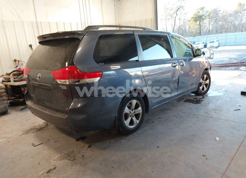 Photo 4 of 2013 Toyota Sienna LE V6 8 PASSENGER (VIN 5TDKK3DCXDS364969)