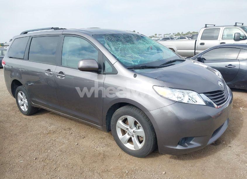 2013 Toyota Sienna LE V6 8 PASSENGER (VIN 5TDKK3DCXDS387152) main photo