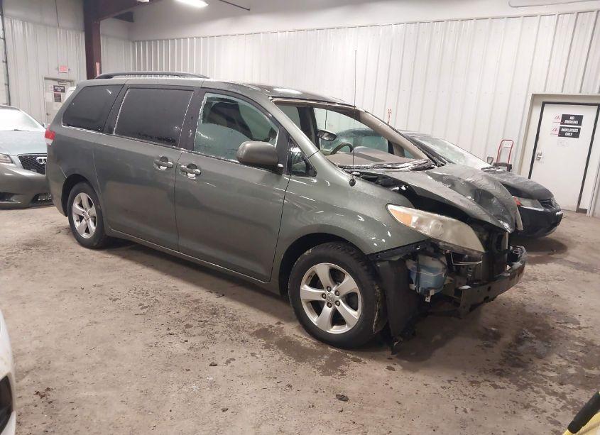 2013 Toyota Sienna LE V6 8 PASSENGER (VIN 5TDKK3DCXDS403625) main photo
