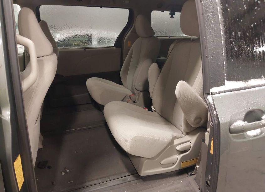 Photo 8 of 2013 Toyota Sienna LE V6 8 PASSENGER (VIN 5TDKK3DCXDS403625)