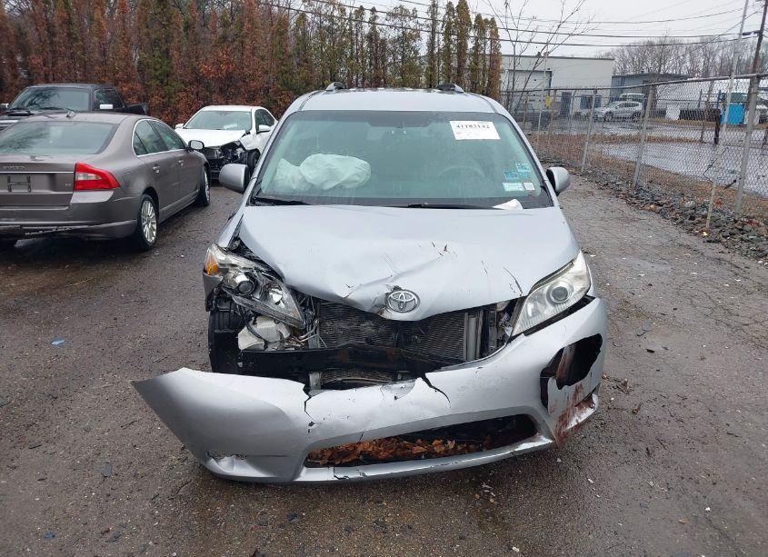 Photo 12 of 2014 Toyota Sienna LE V6 8 PASSENGER (VIN 5TDKK3DCXES422936)