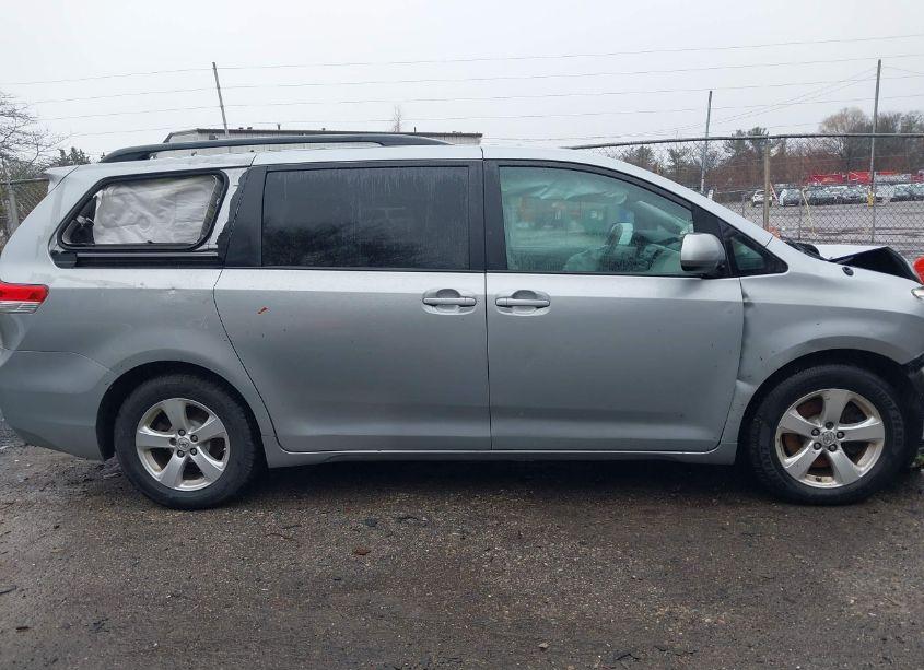 Photo 13 of 2014 Toyota Sienna LE V6 8 PASSENGER (VIN 5TDKK3DCXES422936)