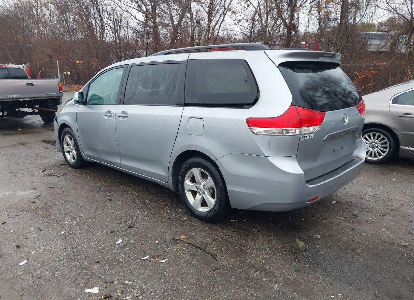 Photo 3 of 2014 Toyota Sienna LE V6 8 PASSENGER (VIN 5TDKK3DCXES422936)