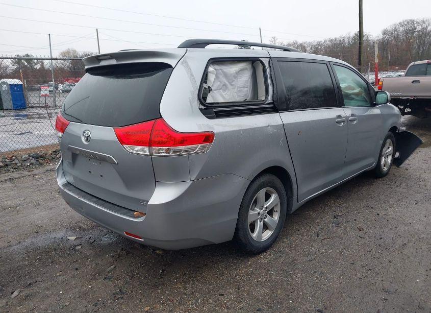 Photo 4 of 2014 Toyota Sienna LE V6 8 PASSENGER (VIN 5TDKK3DCXES422936)