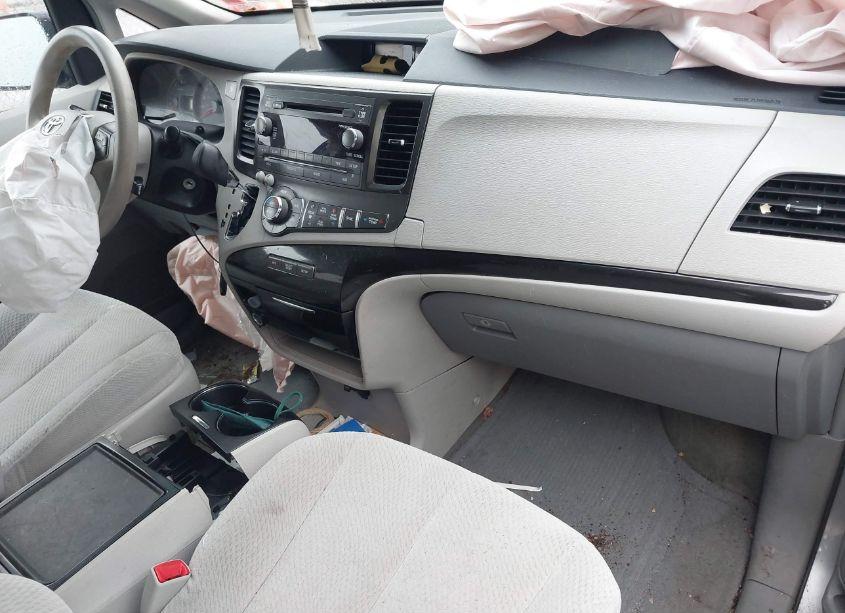 Photo 5 of 2014 Toyota Sienna LE V6 8 PASSENGER (VIN 5TDKK3DCXES422936)