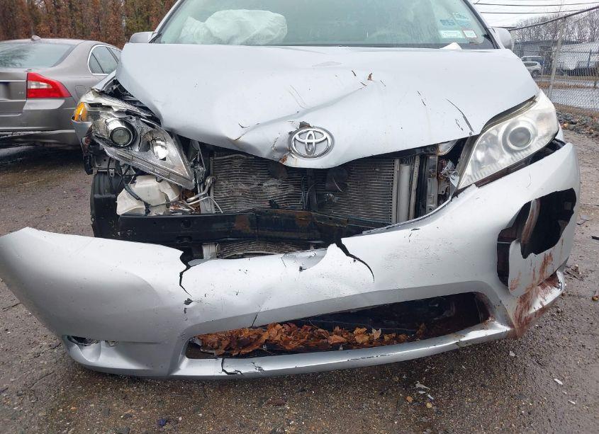 Photo 6 of 2014 Toyota Sienna LE V6 8 PASSENGER (VIN 5TDKK3DCXES422936)
