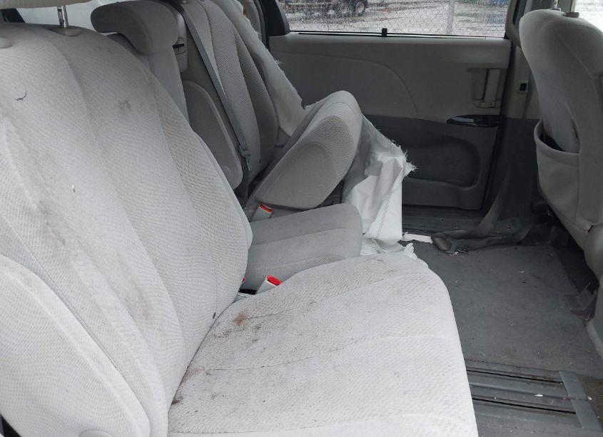 Photo 8 of 2014 Toyota Sienna LE V6 8 PASSENGER (VIN 5TDKK3DCXES422936)