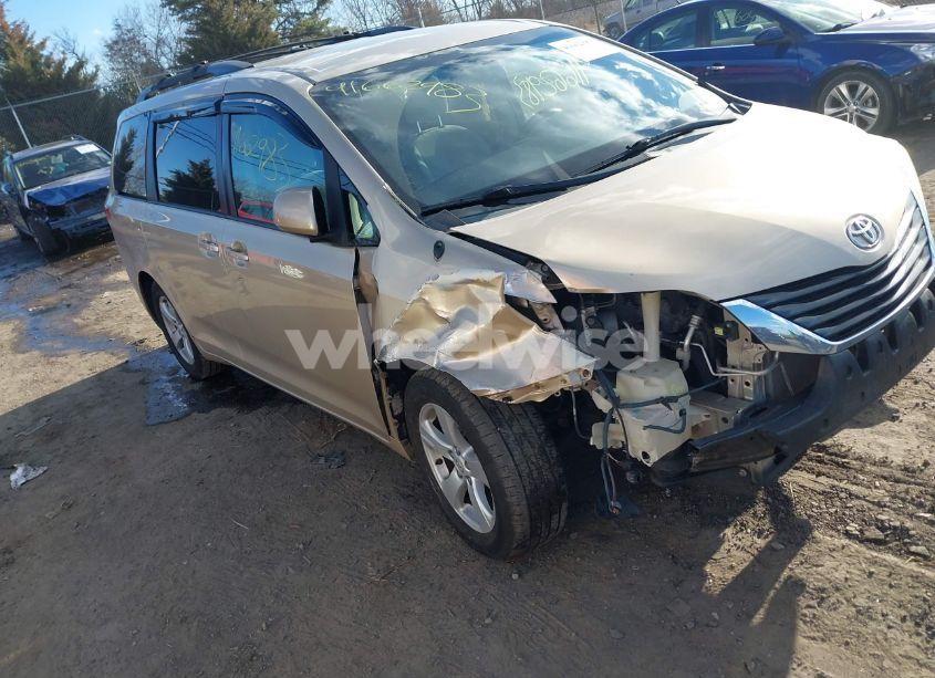 2014 Toyota Sienna LE V6 8 PASSENGER (VIN 5TDKK3DCXES430311) main photo
