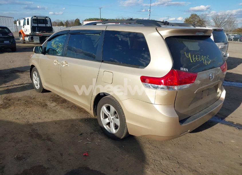Photo 3 of 2014 Toyota Sienna LE V6 8 PASSENGER (VIN 5TDKK3DCXES430311)