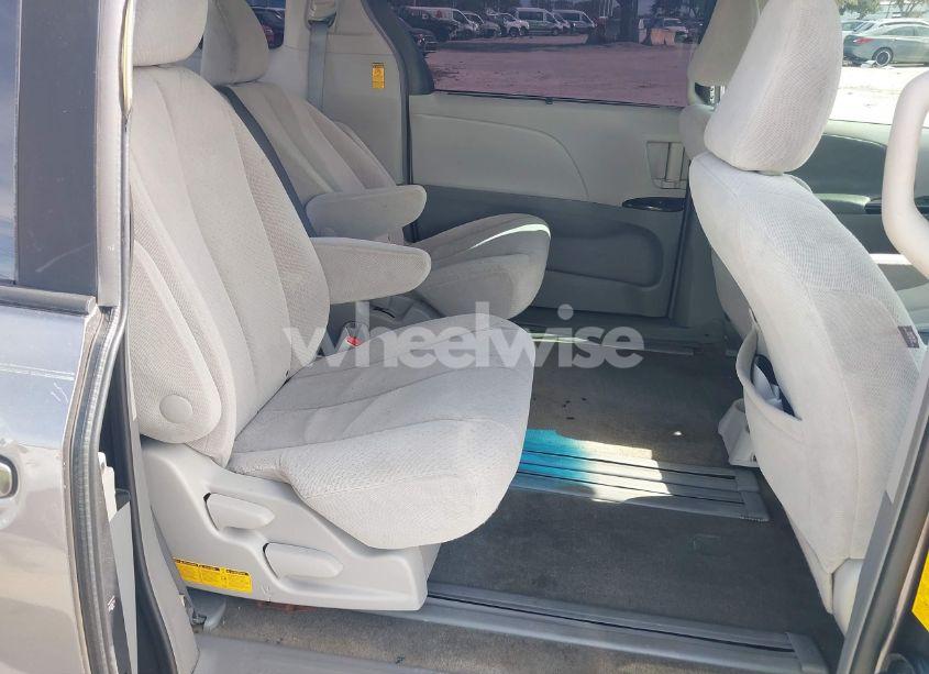 Photo 8 of 2014 Toyota Sienna LE V6 8 PASSENGER (VIN 5TDKK3DCXES432611)