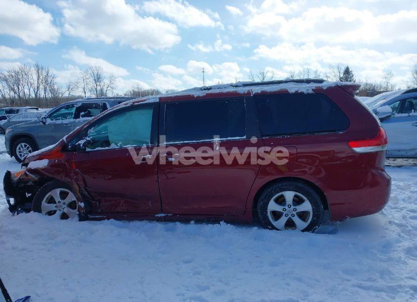 Photo 14 of 2014 Toyota Sienna LE V6 8 PASSENGER (VIN 5TDKK3DCXES450364)