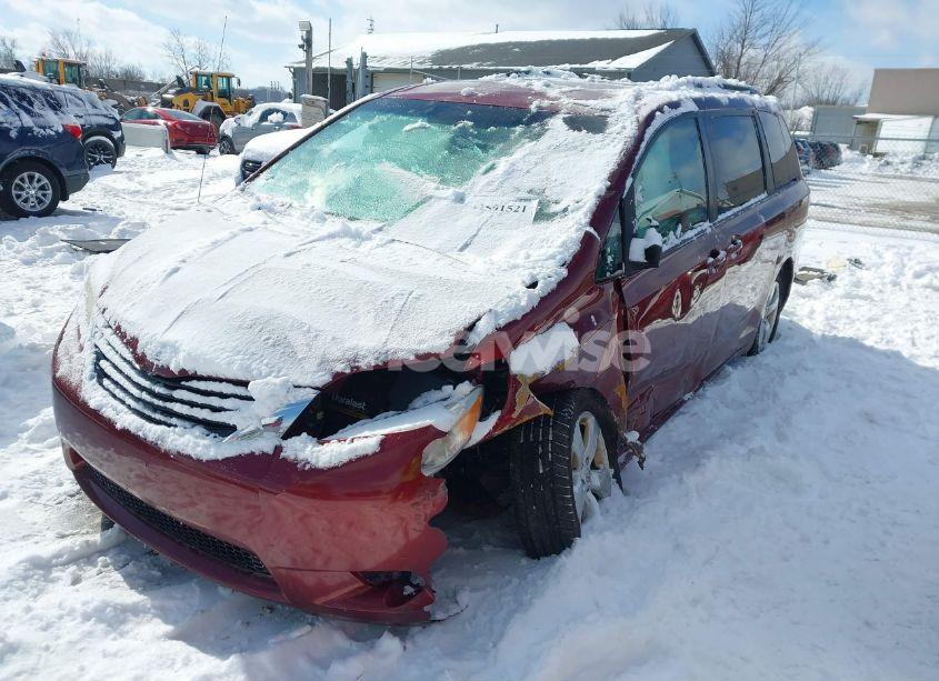 Photo 2 of 2014 Toyota Sienna LE V6 8 PASSENGER (VIN 5TDKK3DCXES450364)