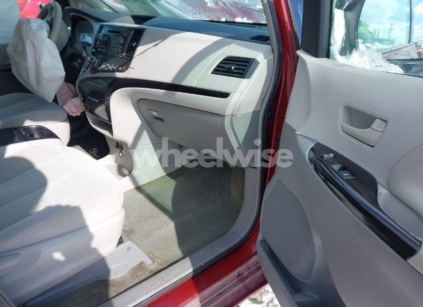 Photo 5 of 2014 Toyota Sienna LE V6 8 PASSENGER (VIN 5TDKK3DCXES450364)