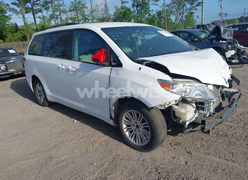 2014 Toyota Sienna LE V6 8 PASSENGER (VIN 5TDKK3DCXES457492) main photo