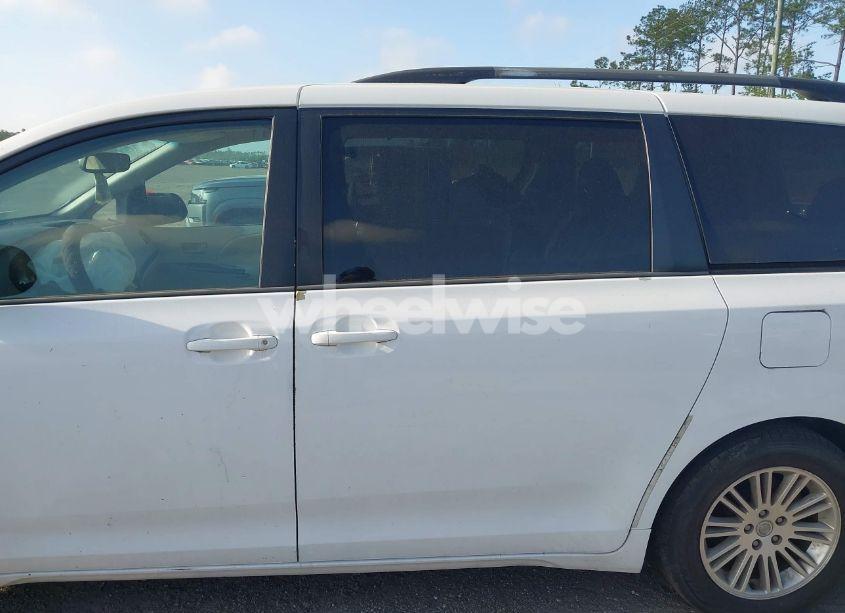 Photo 14 of 2014 Toyota Sienna LE V6 8 PASSENGER (VIN 5TDKK3DCXES457492)