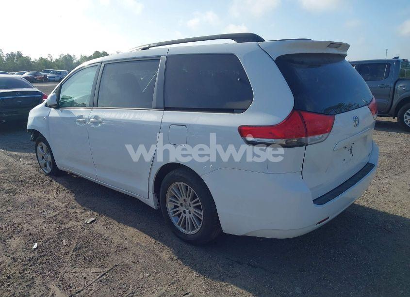 Photo 3 of 2014 Toyota Sienna LE V6 8 PASSENGER (VIN 5TDKK3DCXES457492)