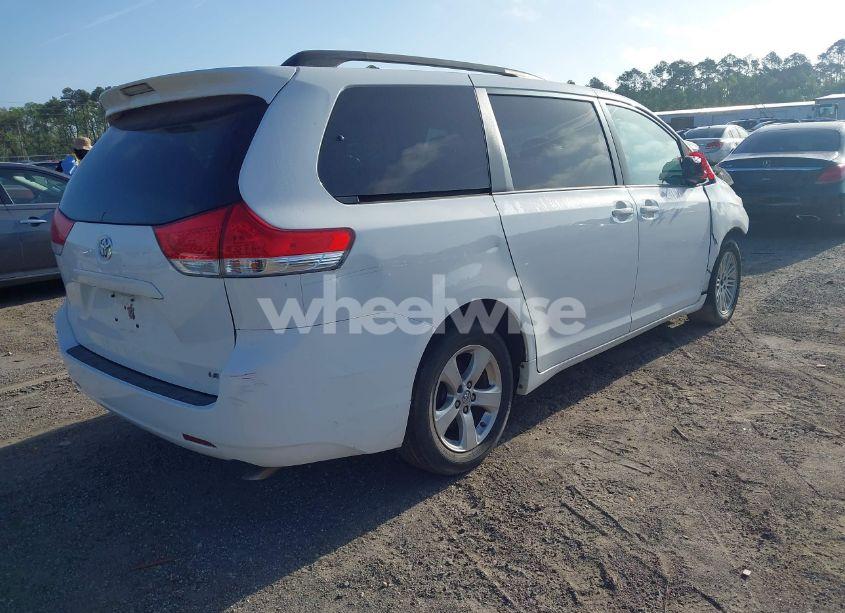 Photo 4 of 2014 Toyota Sienna LE V6 8 PASSENGER (VIN 5TDKK3DCXES457492)