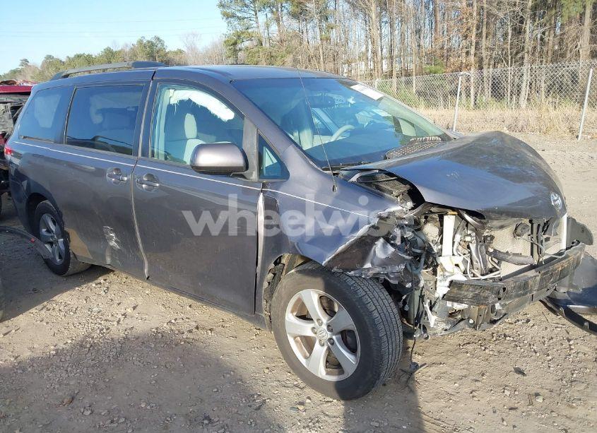 2014 Toyota Sienna LE V6 8 PASSENGER (VIN 5TDKK3DCXES488368) main photo
