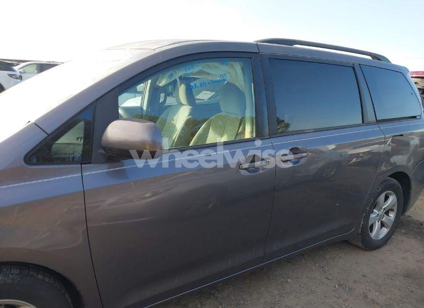 Photo 14 of 2014 Toyota Sienna LE V6 8 PASSENGER (VIN 5TDKK3DCXES488368)