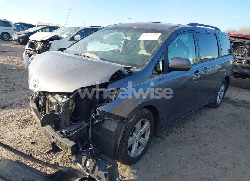 Photo 2 of 2014 Toyota Sienna LE V6 8 PASSENGER (VIN 5TDKK3DCXES488368)