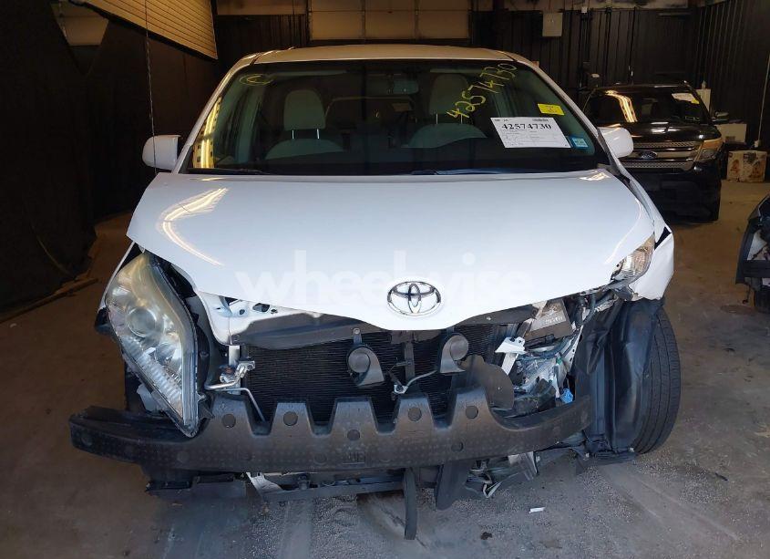 Photo 13 of 2014 Toyota Sienna LE V6 8 PASSENGER (VIN 5TDKK3DCXES499628)