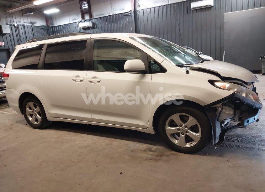 Photo 14 of 2014 Toyota Sienna LE V6 8 PASSENGER (VIN 5TDKK3DCXES499628)