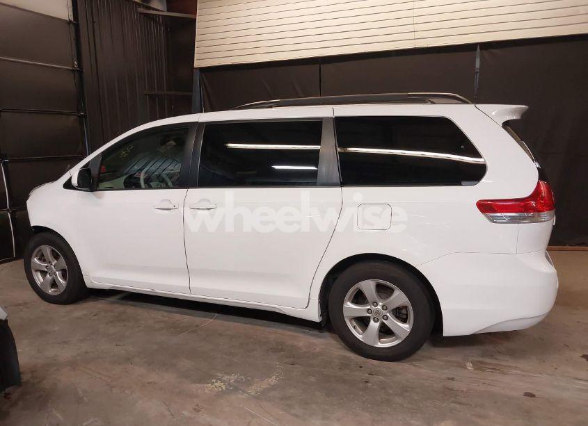 Photo 15 of 2014 Toyota Sienna LE V6 8 PASSENGER (VIN 5TDKK3DCXES499628)
