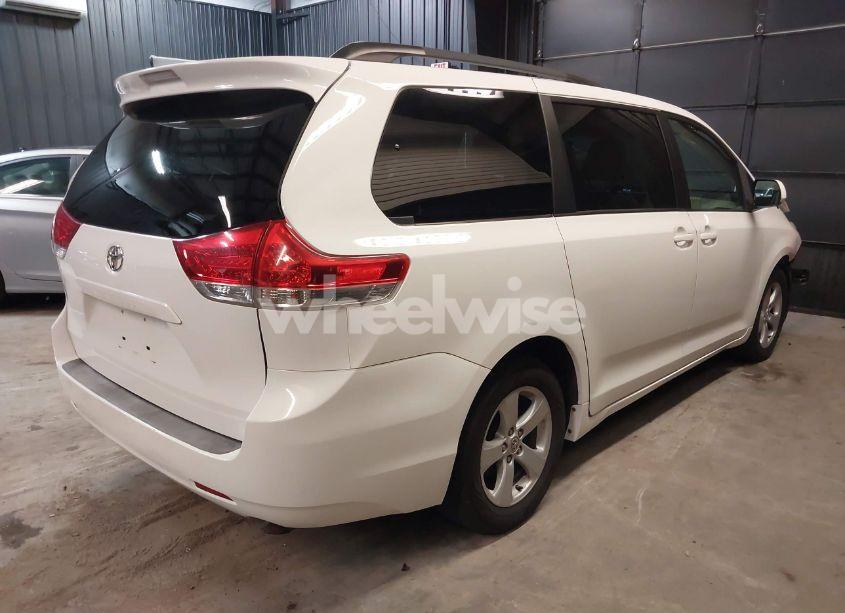 Photo 4 of 2014 Toyota Sienna LE V6 8 PASSENGER (VIN 5TDKK3DCXES499628)