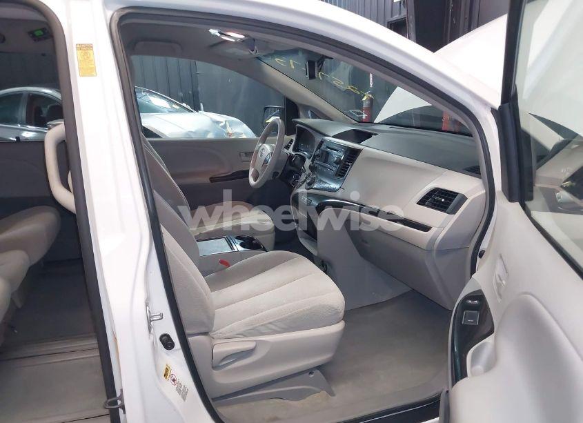 Photo 5 of 2014 Toyota Sienna LE V6 8 PASSENGER (VIN 5TDKK3DCXES499628)