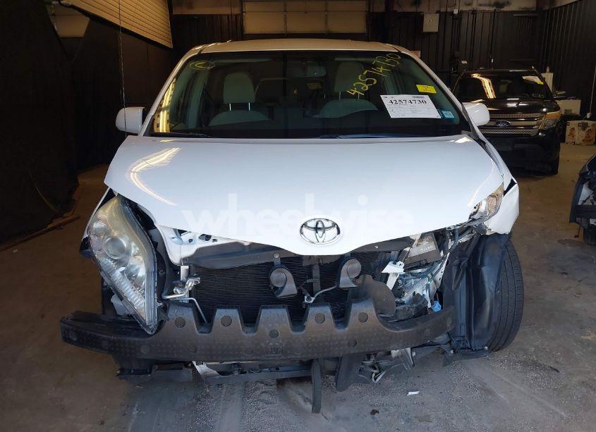 Photo 6 of 2014 Toyota Sienna LE V6 8 PASSENGER (VIN 5TDKK3DCXES499628)