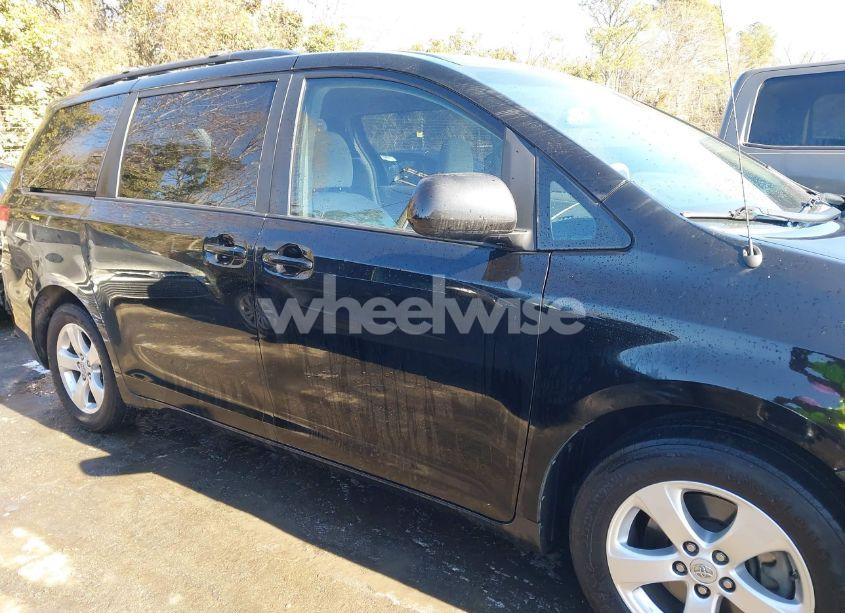 Photo 13 of 2014 Toyota Sienna LE V6 8 PASSENGER (VIN 5TDKK3DCXES504147)