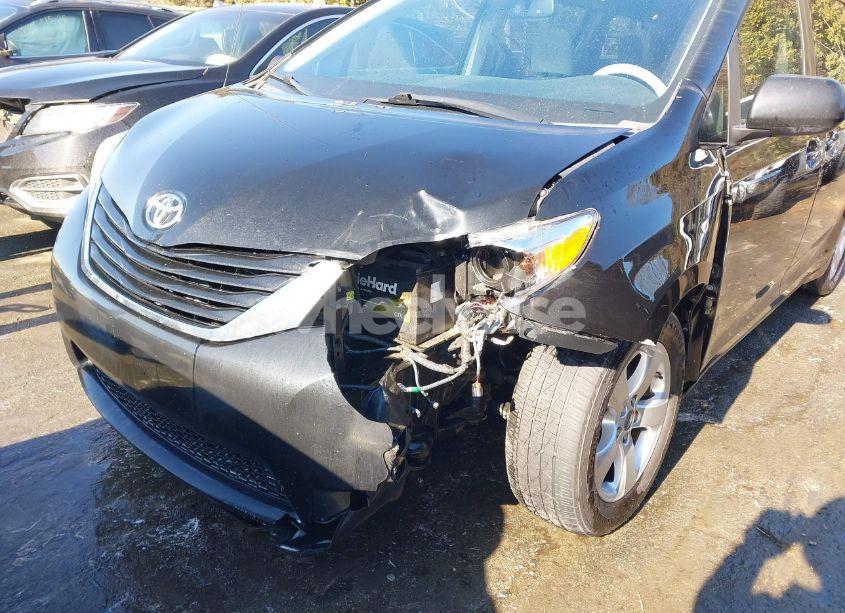 Photo 6 of 2014 Toyota Sienna LE V6 8 PASSENGER (VIN 5TDKK3DCXES504147)
